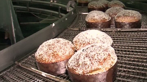 Чтобы справиться с заказами, хлебокомбинаты мобилизовали всех рабочих