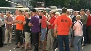 Протестующие у мэрии заблокировали движение  на проспекте Штефана чел Маре