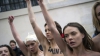 Активистки FEMEN разделись у ведомства канцлера ФРГ