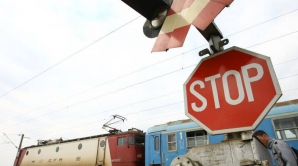 В Каларашском районе поезд столкнулся с микроавтобусом