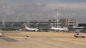 Летевший из Бухареста самолет совершил аварийную посадку в Риме