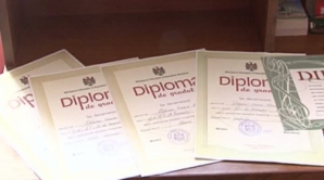 Выпускница столичного лицея освобождена от экзаменов, поскольку выиграла много конкурсов и олимпиад