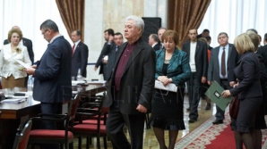 Коммунисты вновь покинули заседание парламента в знак протеста