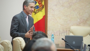 Юрий Лянкэ в разгар заседания кабмина: Разрешите отлучиться на пять минут