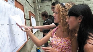 Преподаватели говорят, что результаты выпускных экзаменов скажутся на вузах