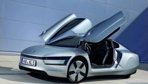 Volkswagen XL1 перейдет на бензин и научится «летать»