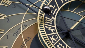 Гороскоп: овнам нужно быть осторожными, у дев труды окупятся сторицей