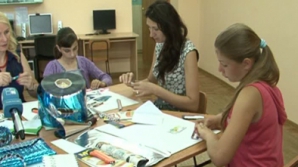 В мастерской в Бачое дети с ограниченными возможностями изготавливают кошельки и сумочки из подручных материалов