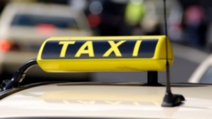 Такси сбило девушку на пешеходном переходе