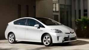 Toyota Prius станет первым серийным гибридом с индукционной зарядкой