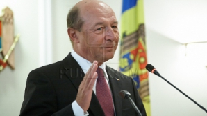 Бэсеску: Консульские сборы для граждан Молдовы должны быть снижены 