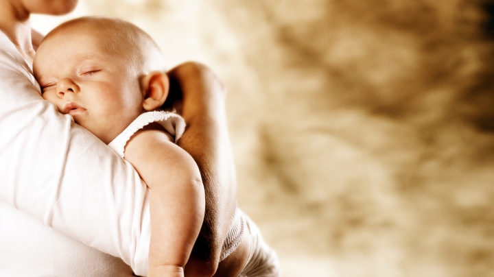 Женщина родила на автобусной остановке в центре Тбилиси