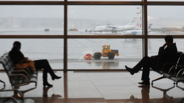 В пекинском аэропорту из-за грозы отменены более ста рейсов