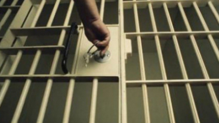 Мужчина из Сорок осужден за продажу арестованной квартиры