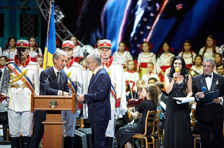 В Кишиневе состоялась церемония вручения Национальной премии-2013 (ФОТОРЕПОРТАЖ)