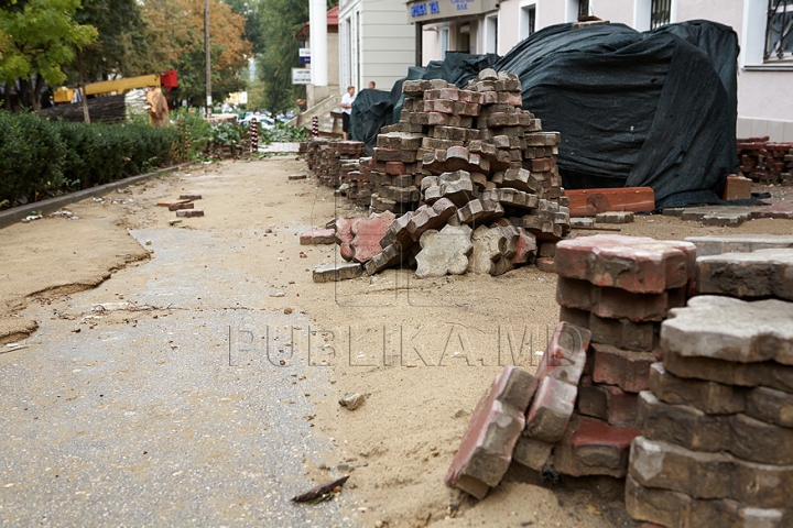 Открытие пешеходной зоны в центре столицы снова переносится (ФОТОРЕПОРТАЖ)