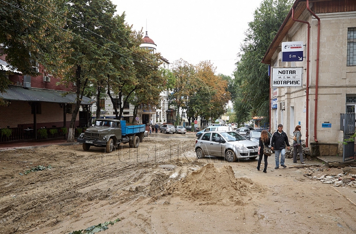 Открытие пешеходной зоны в центре столицы снова переносится (ФОТОРЕПОРТАЖ)