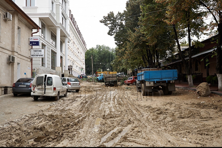 Открытие пешеходной зоны в центре столицы снова переносится (ФОТОРЕПОРТАЖ)