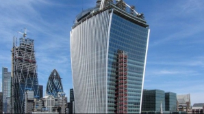 Лондонский небоскреб плавит автомобили