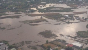 Жители уезда Галац откачивали воду из подвалов домов, опасаясь очередного потопа