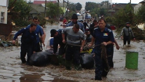 Жители пострадавших от наводнения сел в румынском уезде Галац провели бессонную ночь