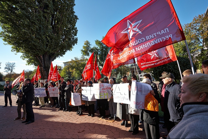 Социалисты и коммунисты провели акцию протеста у здания минсельхоза (ФОТО)