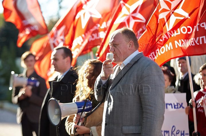 Социалисты и коммунисты провели акцию протеста у здания минсельхоза (ФОТО)