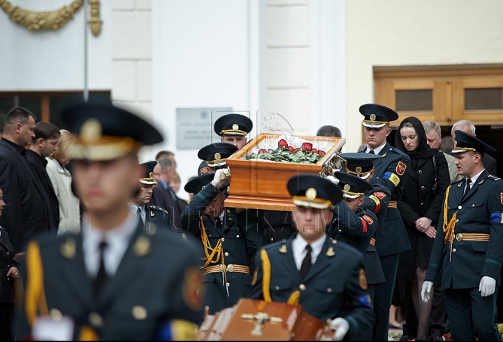 Зинаиду Киструга проводили в последний путь (ФОТОРЕПОРТАЖ)