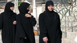 Впервые в парламент Турции женщины-депутаты пришли в хиджабах