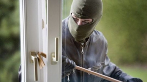 Молодой человек и четверо подростков подозреваются в краже на сумму в 400 тысяч леев 