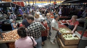 Продавцы объясняют подорожание продуктов изменениями курса лея и сезонными веяниями