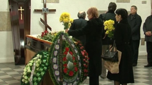 Сотни людей простились с поэтом Еудженом Чоклей