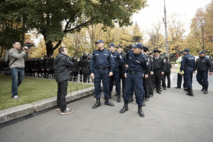 ФОТОРЕПОРТАЖ с акции протеста верующих у Дворца республики