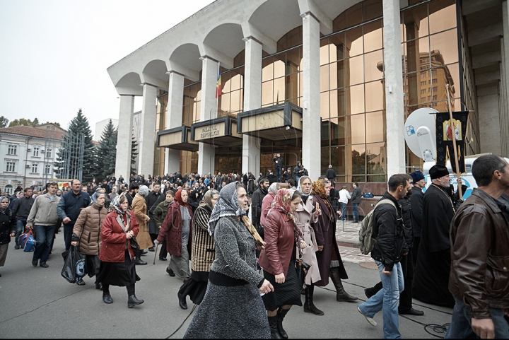 ФОТОРЕПОРТАЖ с акции протеста верующих у Дворца республики