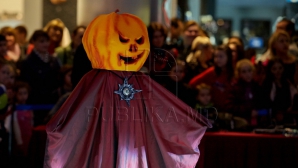 Столичные жители отмечали Хэллоуин в одном из торговых центров