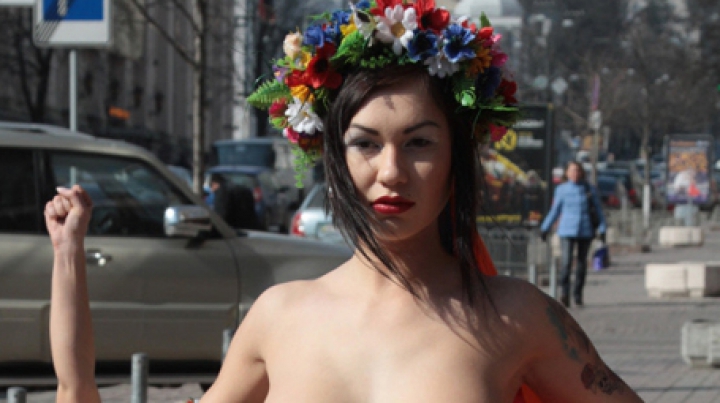 Украинская активистка FEMEN задержана в Вильнюсе за протест топлес