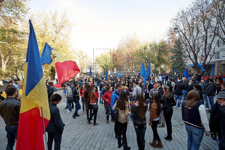 ФОТОРЕПОРТАЖ с митинга в поддержку европейского курса страны