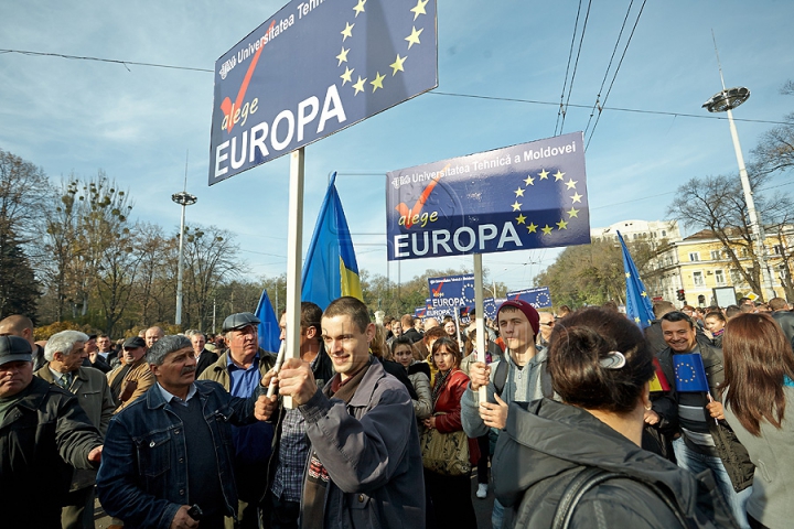 ФОТОРЕПОРТАЖ с митинга в поддержку европейского курса страны