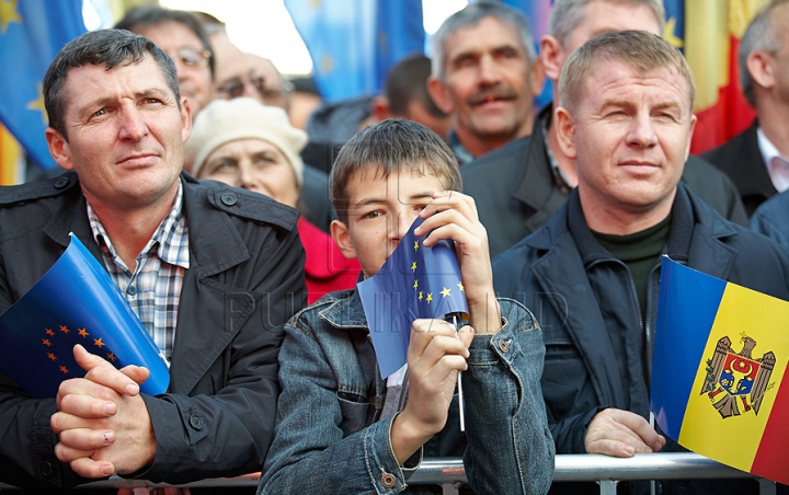 ФОТОРЕПОРТАЖ с митинга в поддержку европейского курса страны