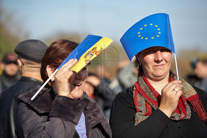 ФОТОРЕПОРТАЖ с митинга в поддержку европейского курса страны