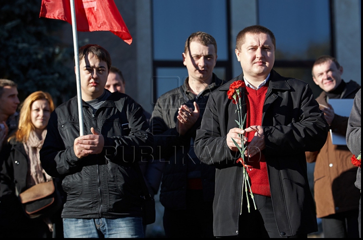 Воронин и "товарищи" возложили цветы Ильичу (ФОТОРЕПОРТАЖ)