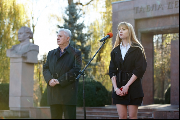 Воронин и "товарищи" возложили цветы Ильичу (ФОТОРЕПОРТАЖ)