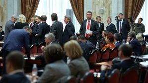 Парламент одобрил проекты о бюджетах госучреждений 