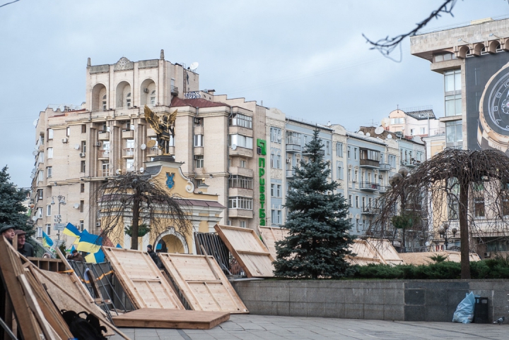 В каких условиях приходится находиться протестующим на Украине (ФОТОРЕПОРТАЖ)