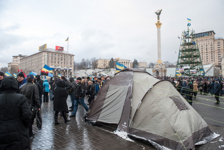 В каких условиях приходится находиться протестующим на Украине (ФОТОРЕПОРТАЖ)