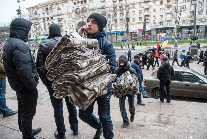 В каких условиях приходится находиться протестующим на Украине (ФОТОРЕПОРТАЖ)