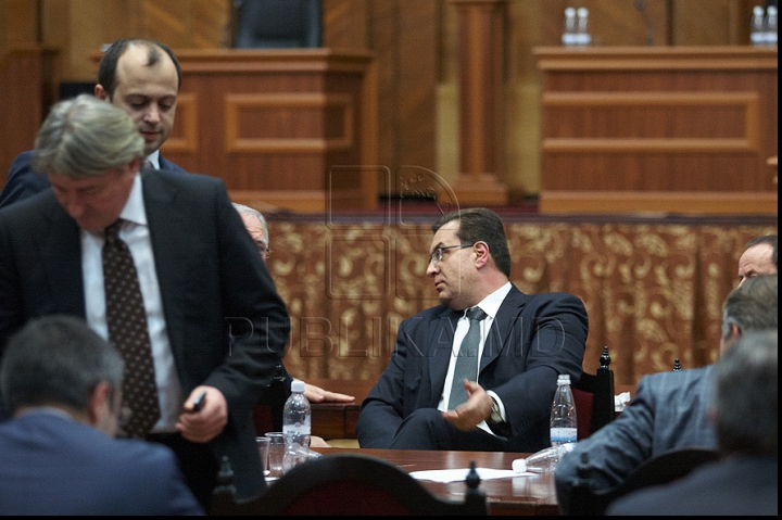 Как началась сегодняшняя потасовка в парламенте (ФОТОРЕПОРТАЖ)