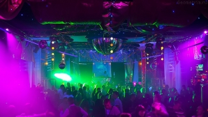 Молодежь отправилась отмечать Рождество в клубы (ВИДЕО)