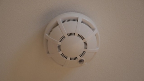 В Калараше в квартирах одиноких стариков установили детекторы дыма 