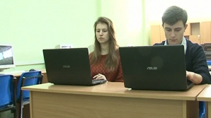 Десятиклассники молдавских лицеев будут учиться по компьютерам
